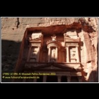 17952 12 056 Al Khazneh Petra Jordanien 2011.jpg